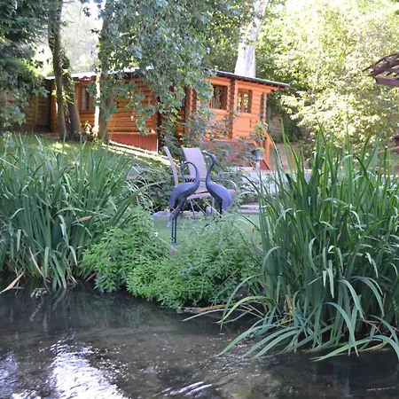 Traditional Log Cabin Next To Harry Potter Studios Kings Langley Exterior photo