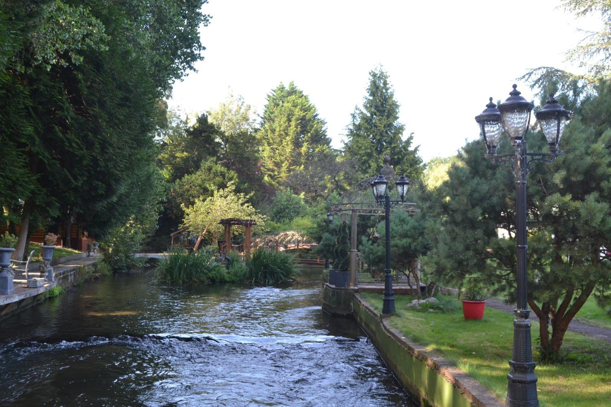 Chalet Traditional Log Next To Harry Potter Kings Langley